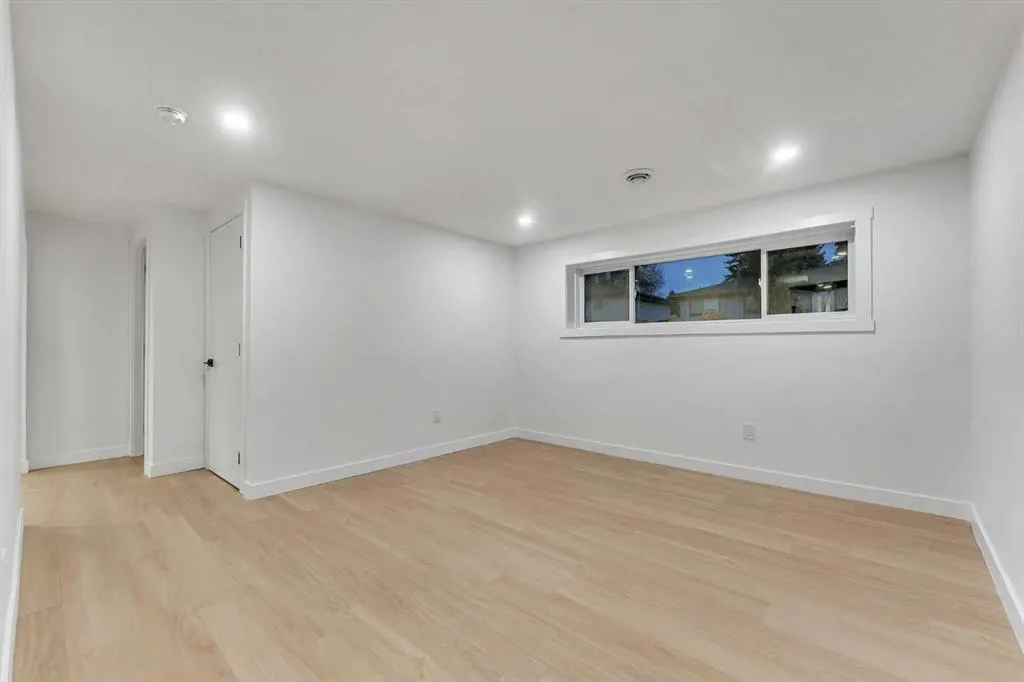 352 Lysander Place SE
