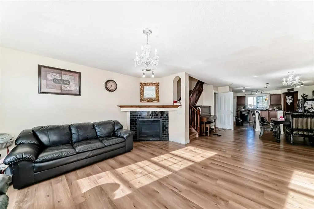 307 Saddlebrook Way NE