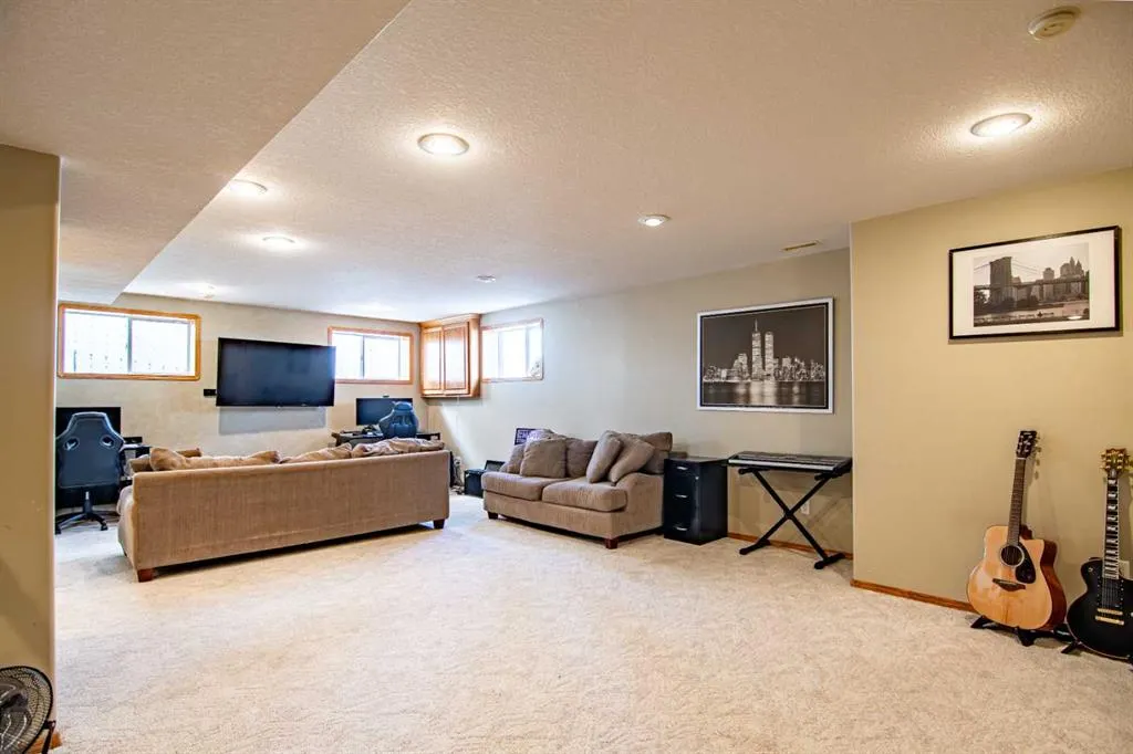 123 Robinson Crescent