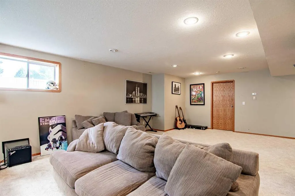 123 Robinson Crescent