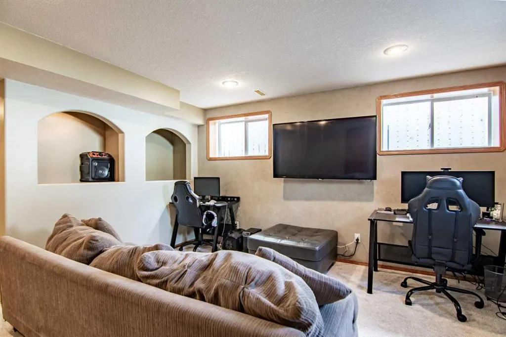 123 Robinson Crescent