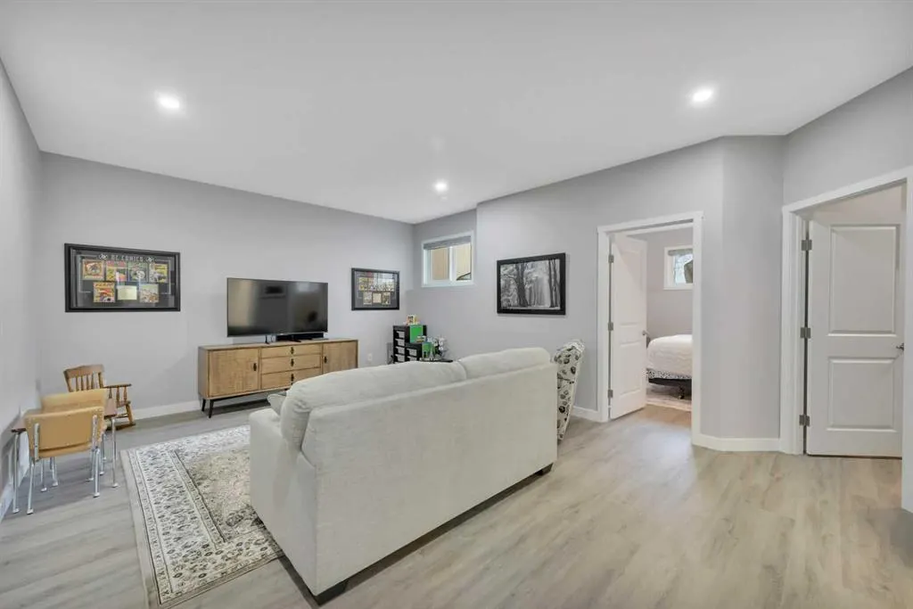 32 Cameron Close