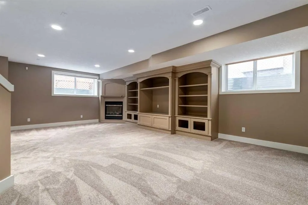 230 Discovery Ridge Boulevard SW