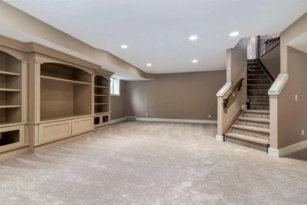 230 Discovery Ridge Boulevard SW