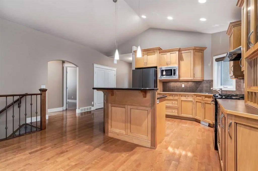 230 Discovery Ridge Boulevard SW
