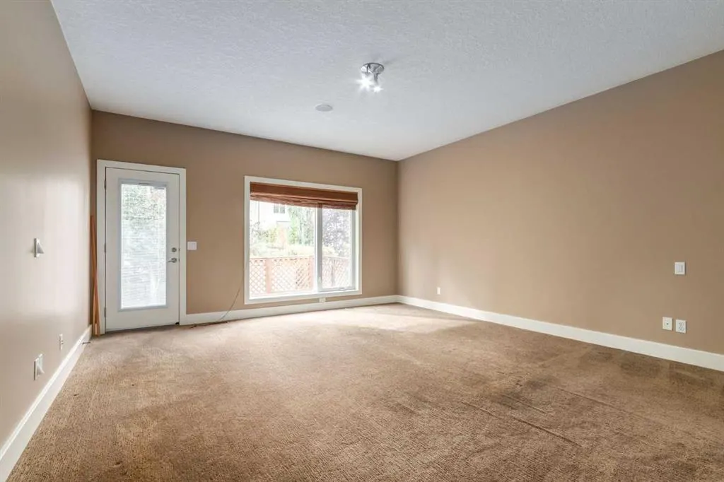 230 Discovery Ridge Boulevard SW
