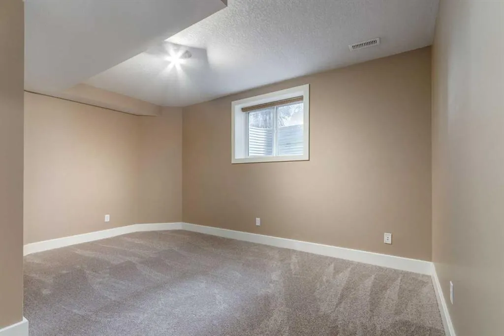 230 Discovery Ridge Boulevard SW