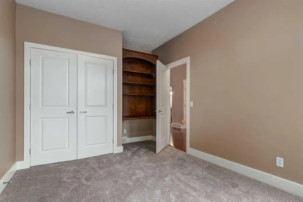 230 Discovery Ridge Boulevard SW