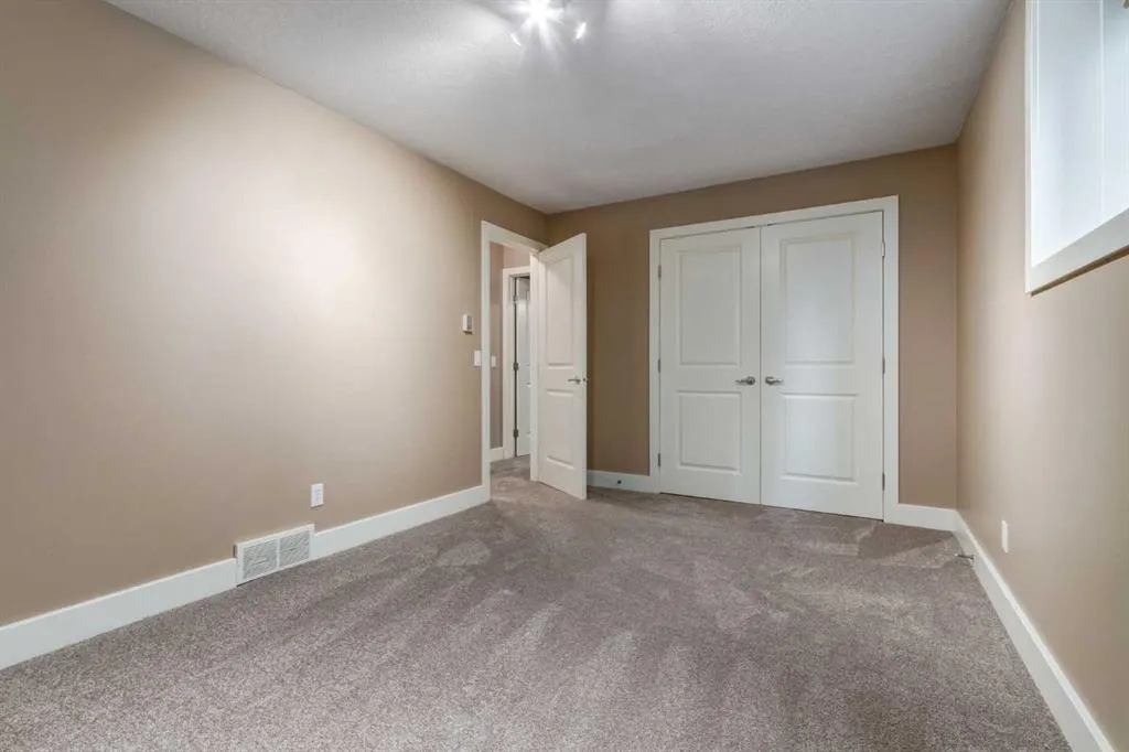 230 Discovery Ridge Boulevard SW