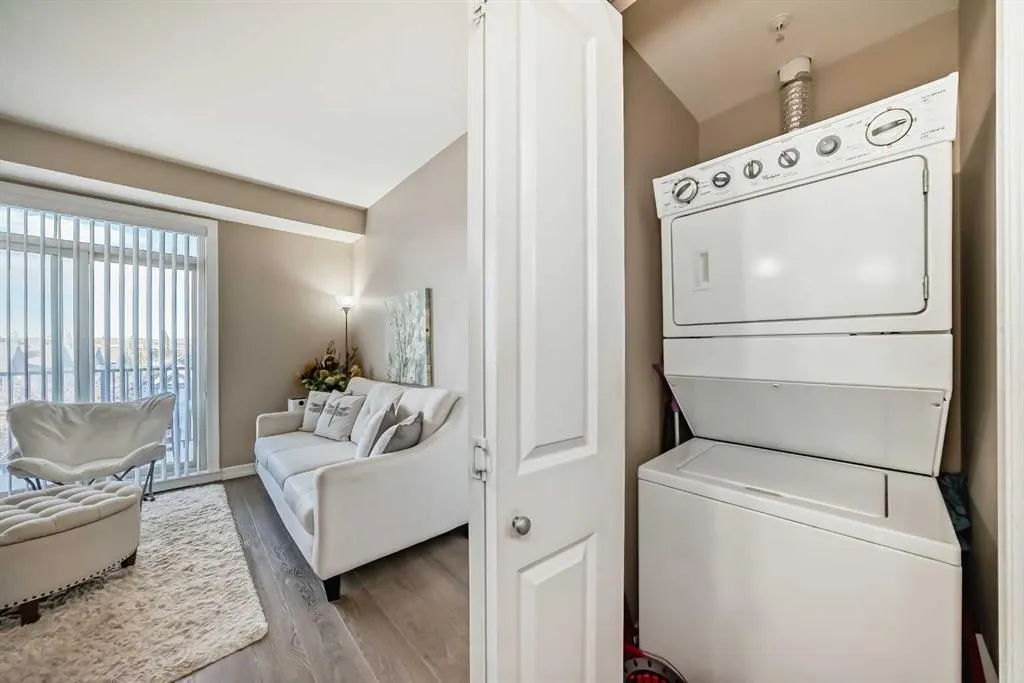 117 Copperpond SE, #301