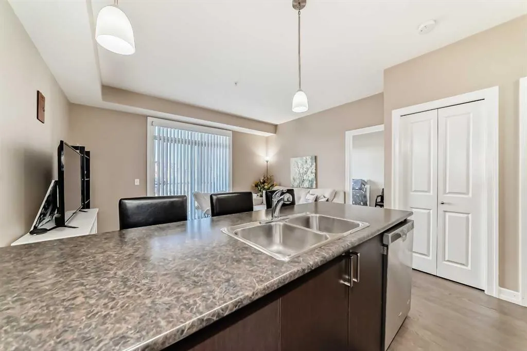 117 Copperpond SE, #301