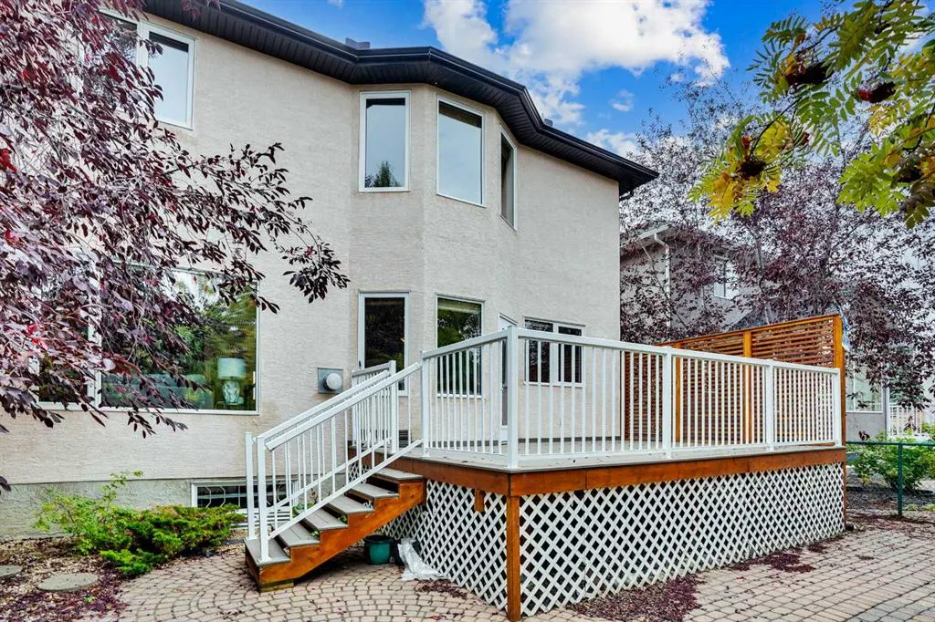 38 Strathridge Crescent SW