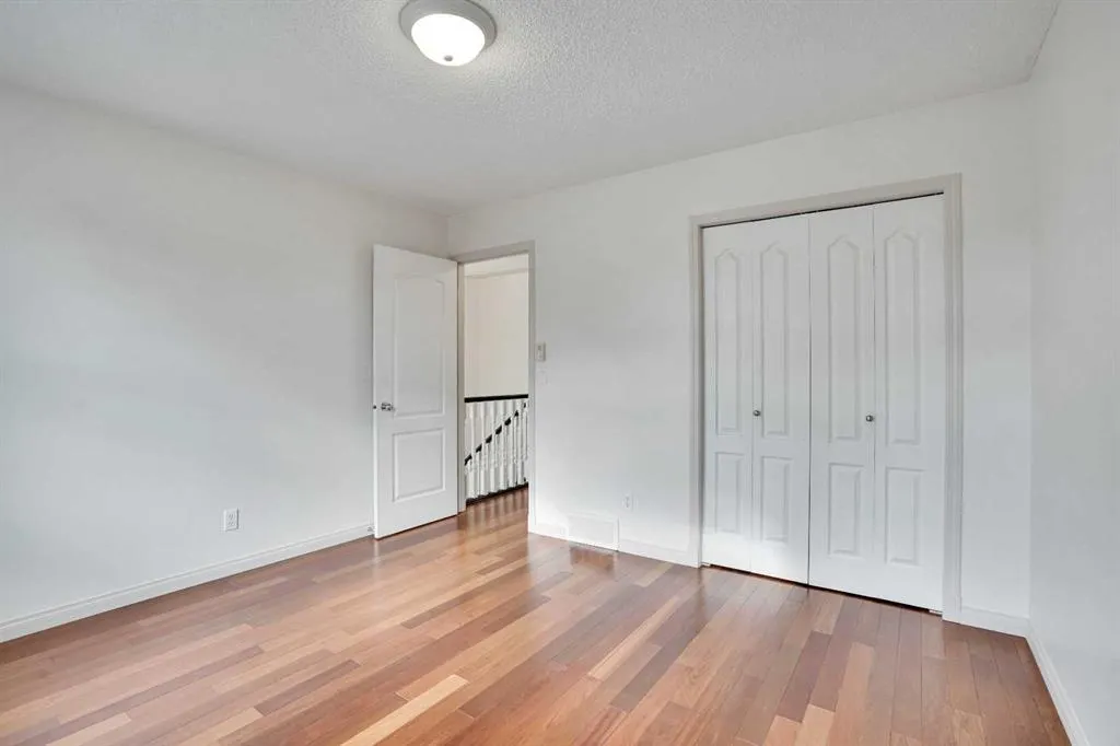 38 Strathridge Crescent SW
