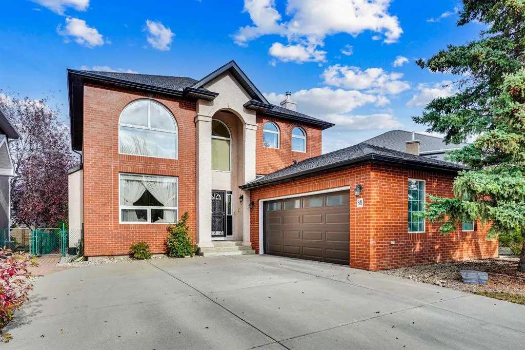 38 Strathridge Crescent SW