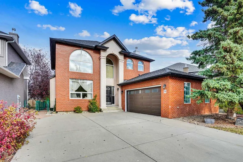 38 Strathridge Crescent SW