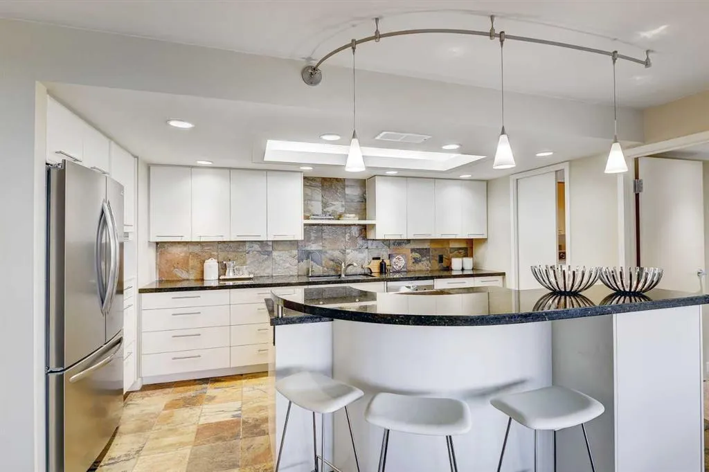 318 26 Avenue SW, #1605