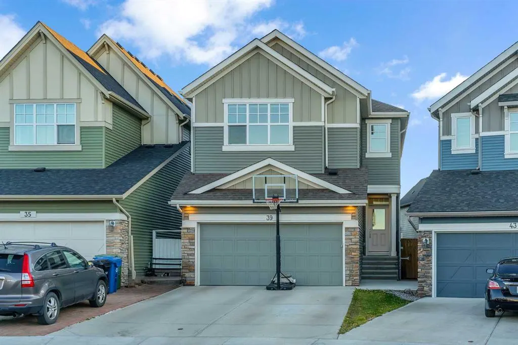 39 Savanna Way NE