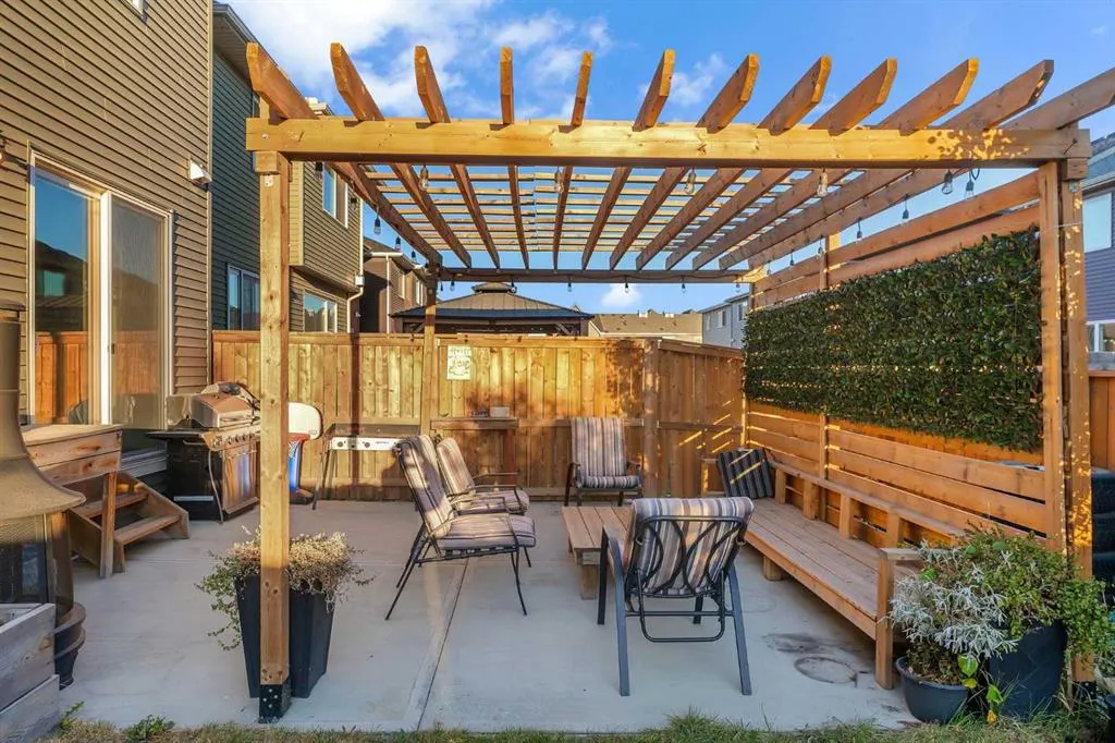 39 Savanna Way NE