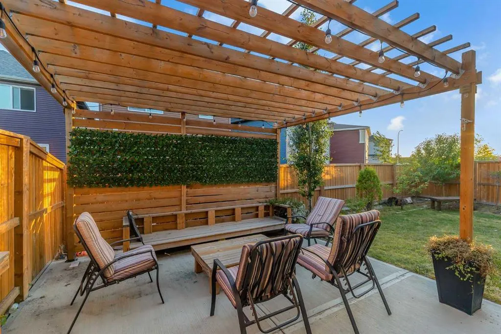 39 Savanna Way NE