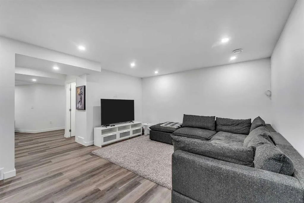 39 Savanna Way NE
