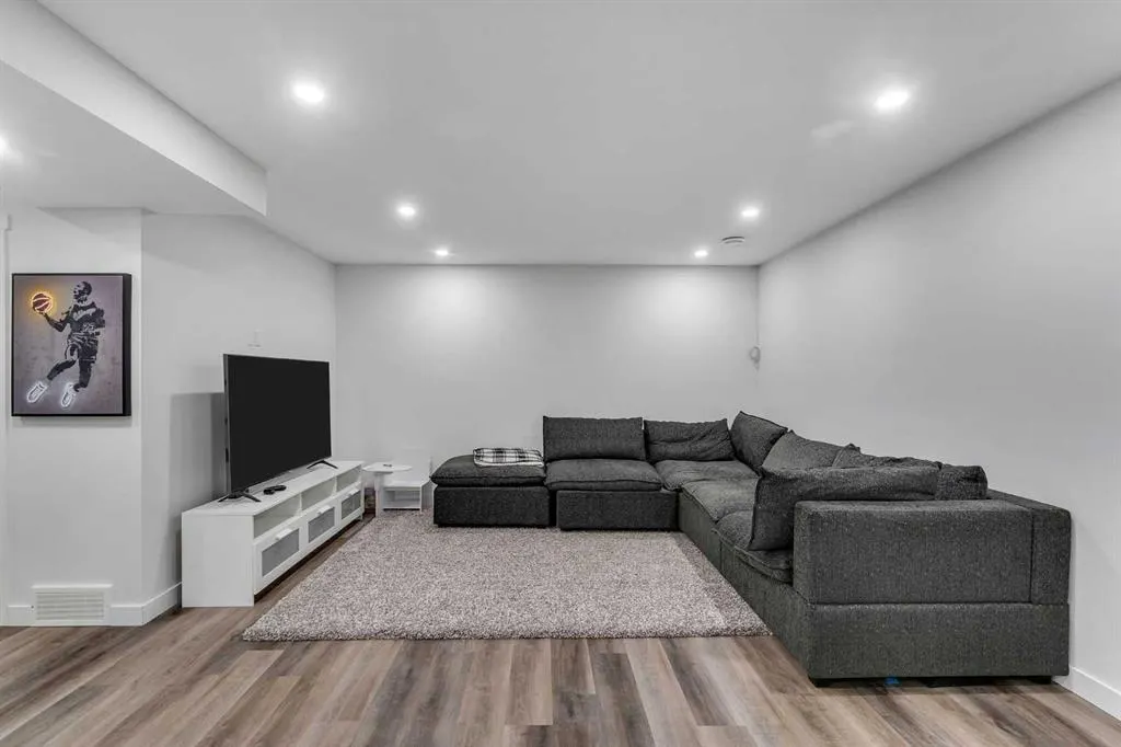 39 Savanna Way NE
