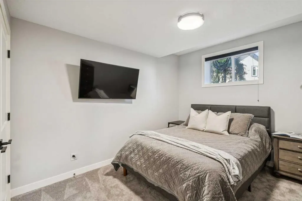 424 Montclair Place
