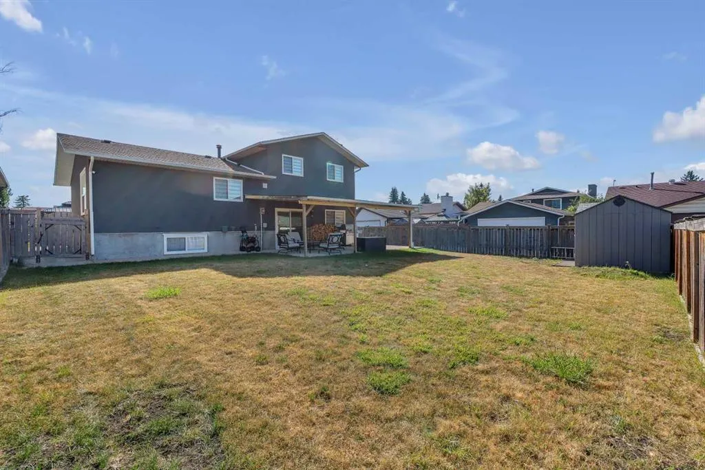 351 Templevale Place NE