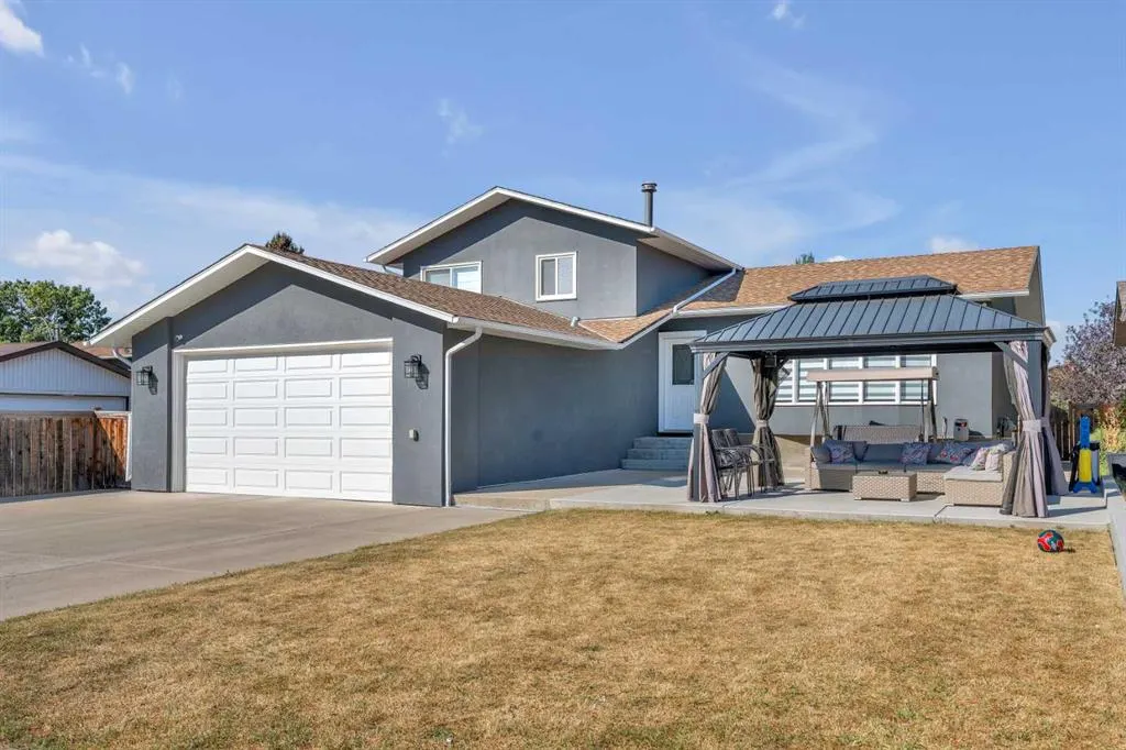 351 Templevale Place NE
