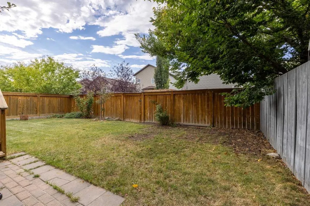 222 Firelight Crescent W