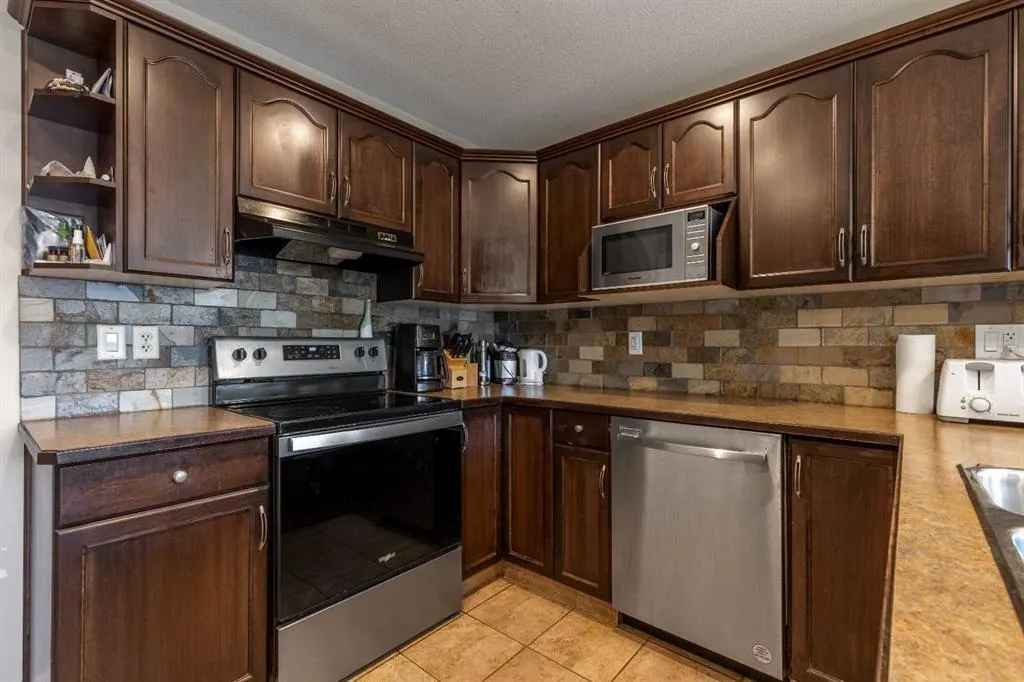 222 Firelight Crescent W
