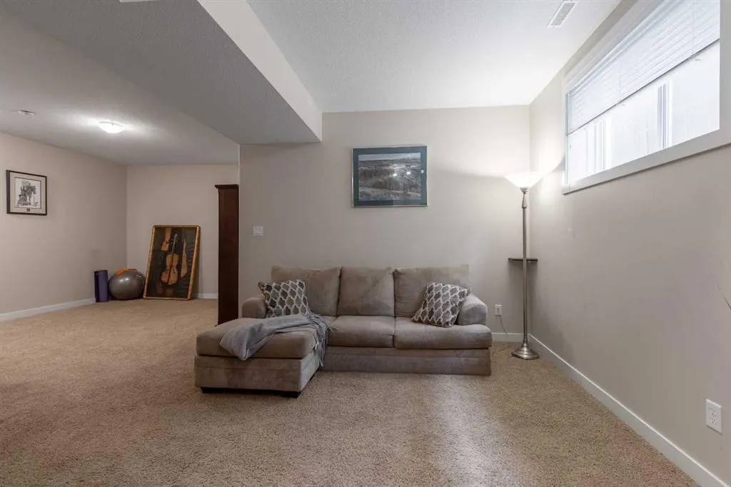 222 Firelight Crescent W