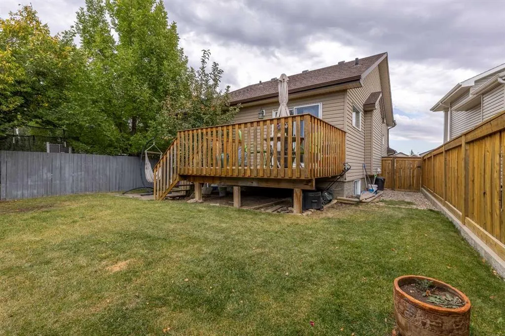 222 Firelight Crescent W