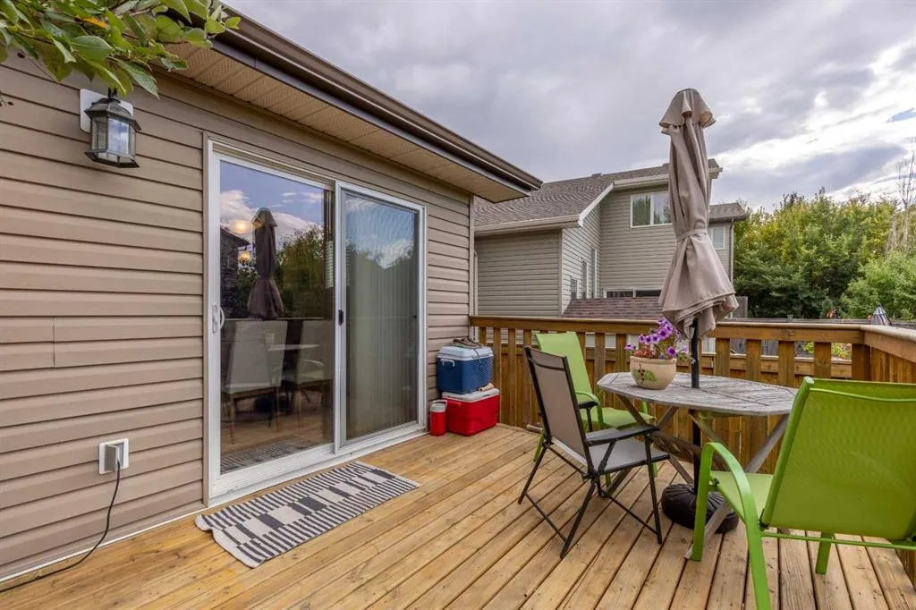 222 Firelight Crescent W