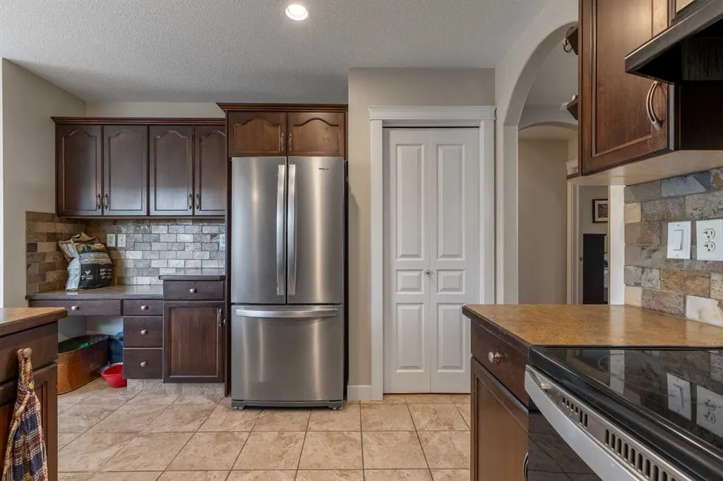 222 Firelight Crescent W