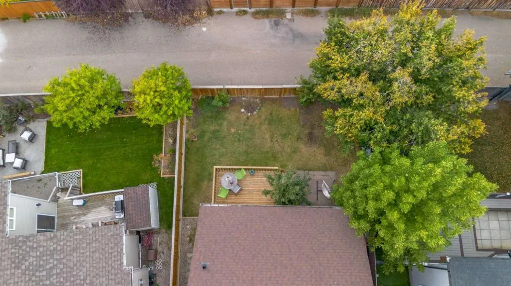 222 Firelight Crescent W