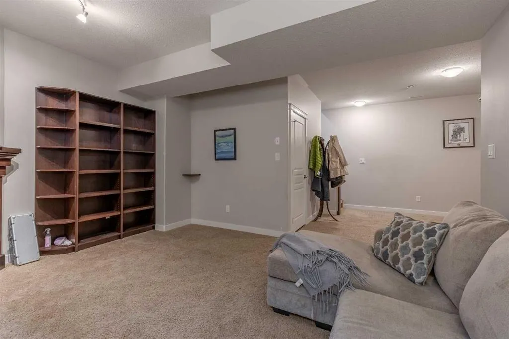 222 Firelight Crescent W