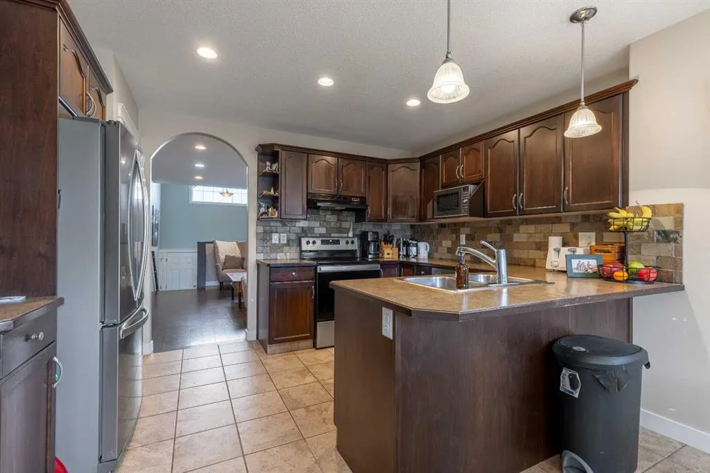222 Firelight Crescent W