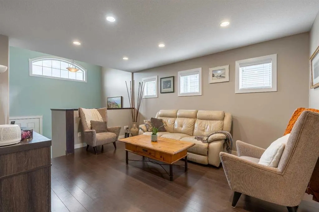 222 Firelight Crescent W