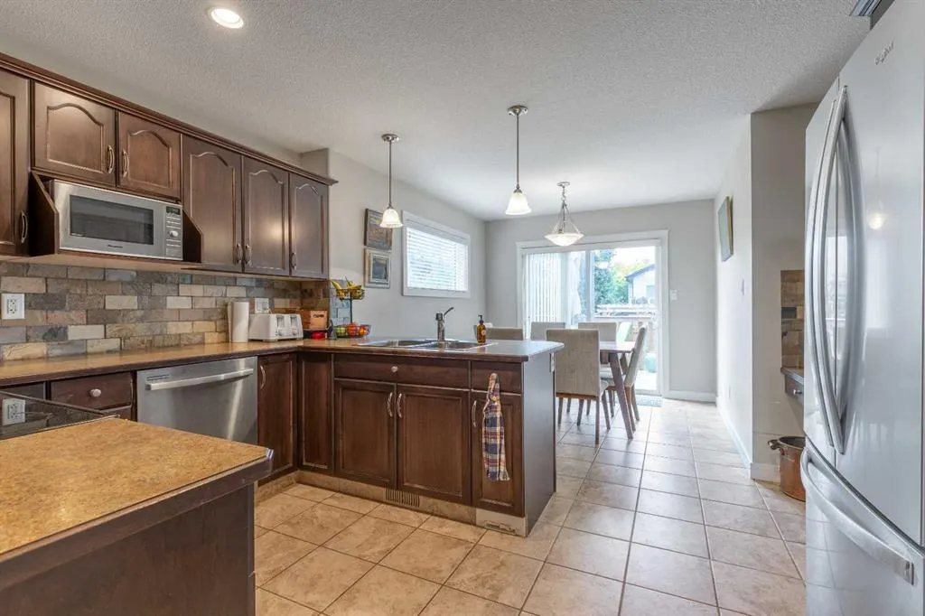 222 Firelight Crescent W
