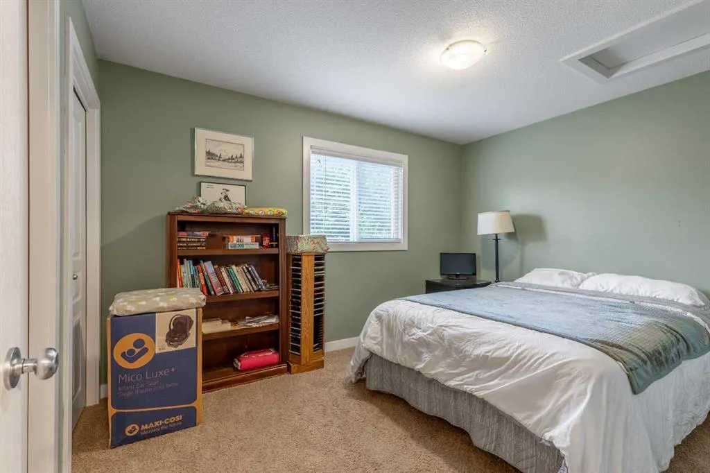 222 Firelight Crescent W