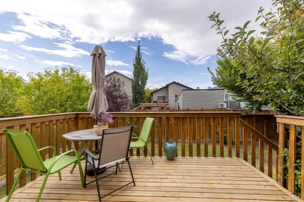 222 Firelight Crescent W