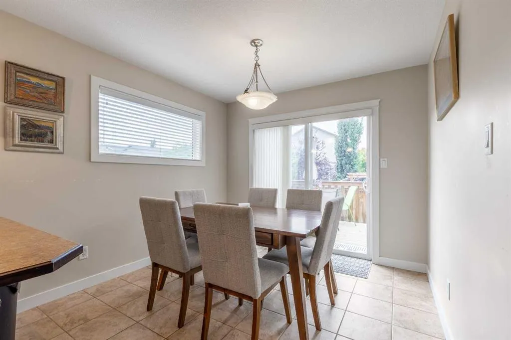 222 Firelight Crescent W