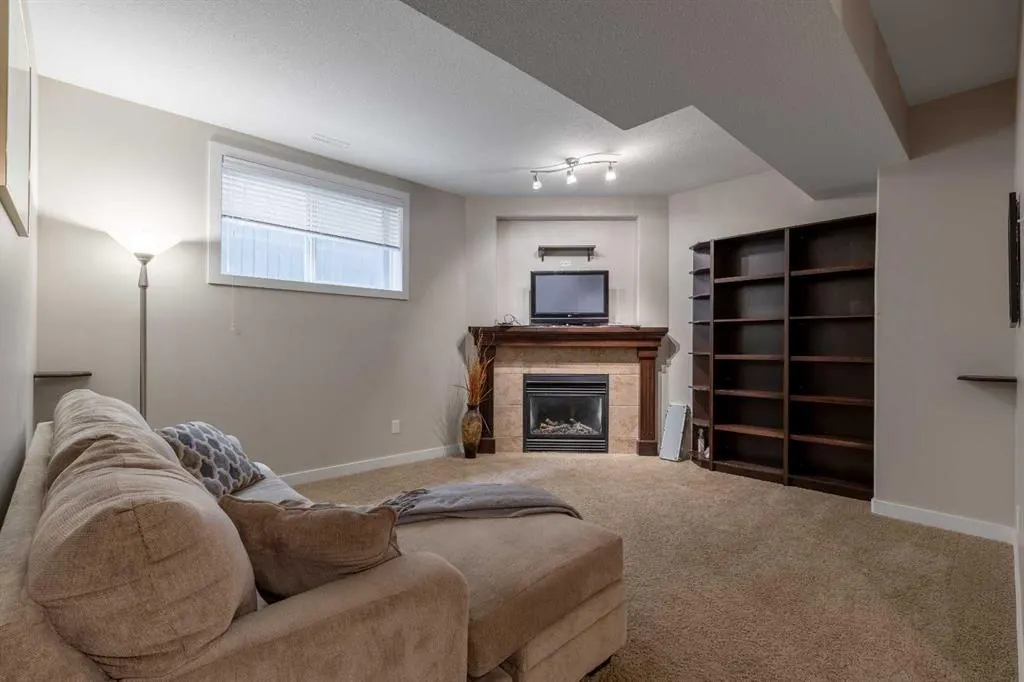 222 Firelight Crescent W