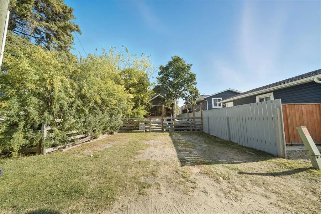 5006 45 Street