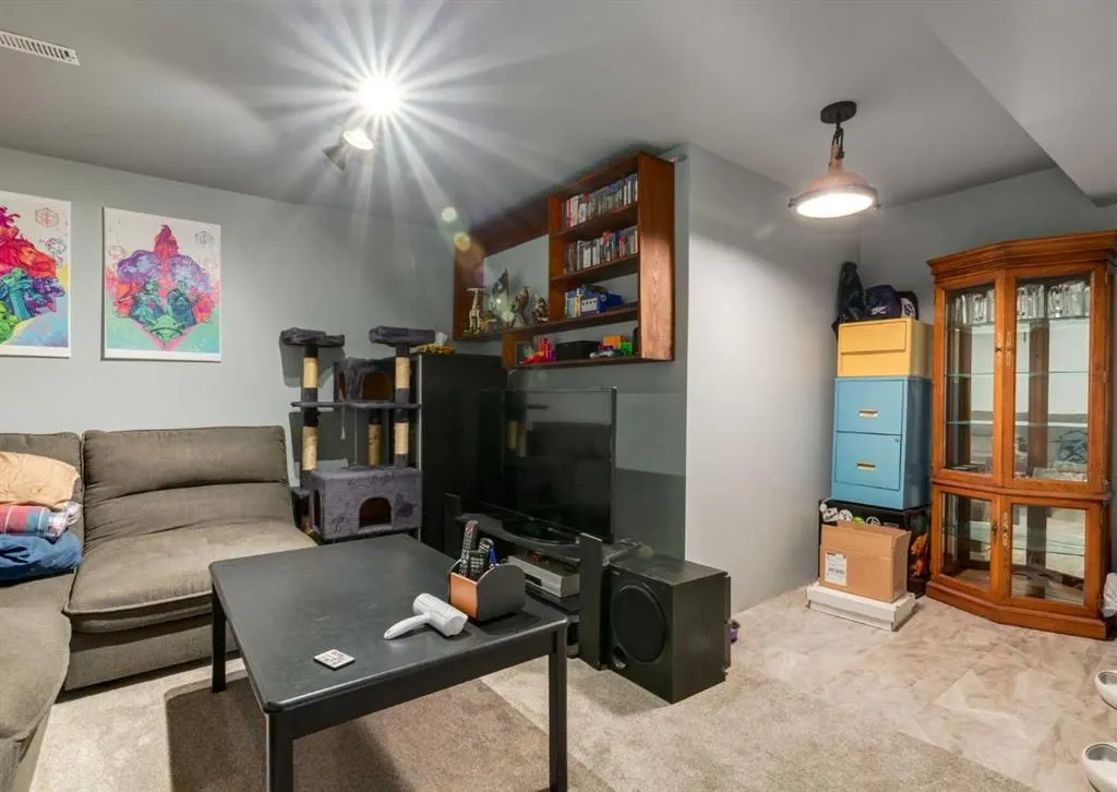 115 Berwick Way NW