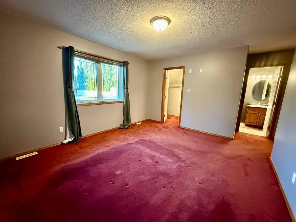 1121 18A Street Crescent