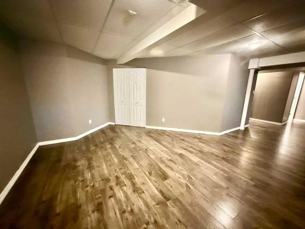 1121 18A Street Crescent