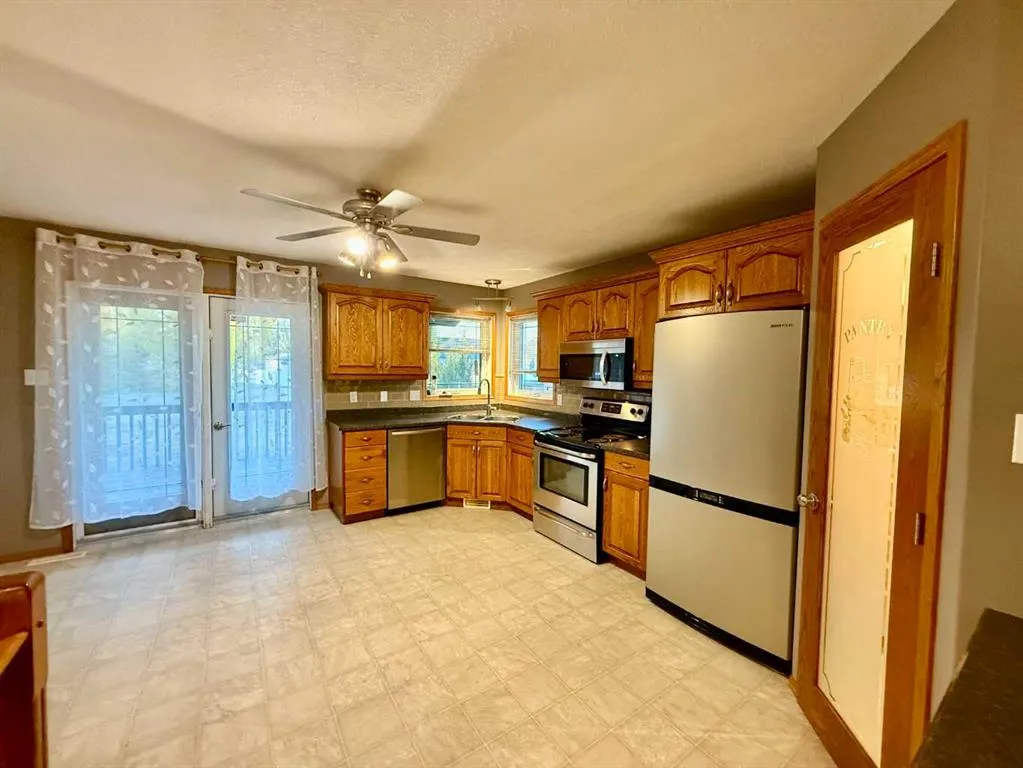 1121 18A Street Crescent