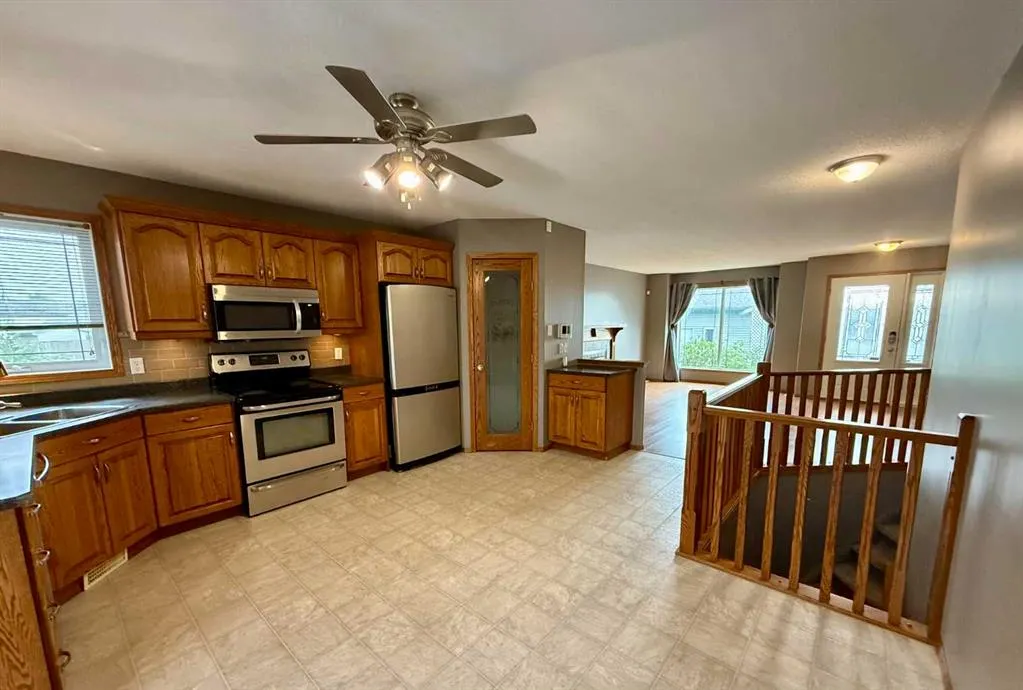 1121 18A Street Crescent
