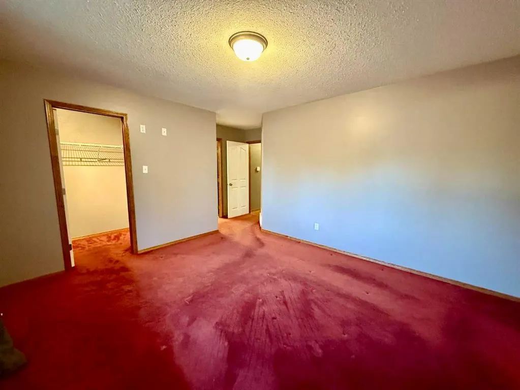 1121 18A Street Crescent
